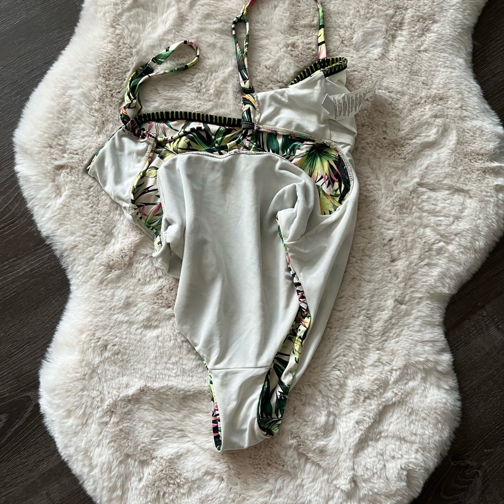 Lucky Brand Coastal Tropical Print One-Piece Swimsuit‎ - Picture 5 of 10